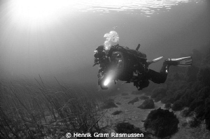 Water temp -1 Degree and clear wiz ... a rare thing in th... by Henrik Gram Rasmussen 